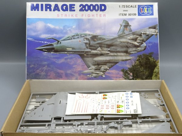 Koottava pienoismalli  Mirage 2000D