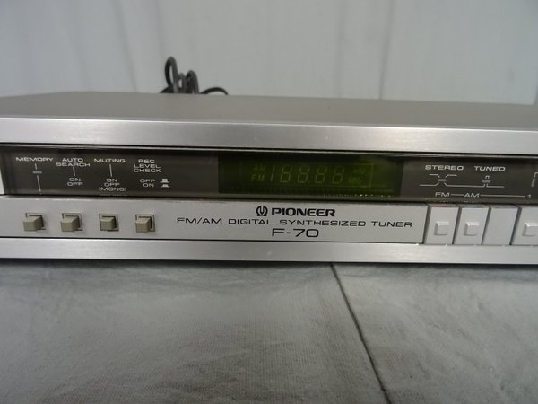 Mono/Stereo Tuner Pioneer F-70